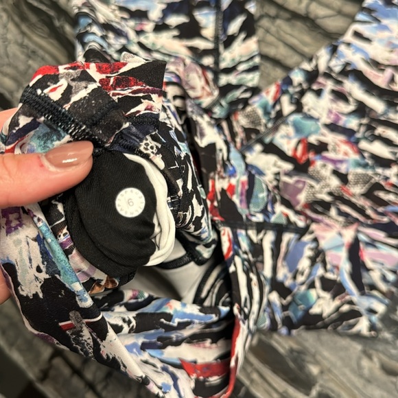 Lululemon leggings size 6 - Picture 5 of 5